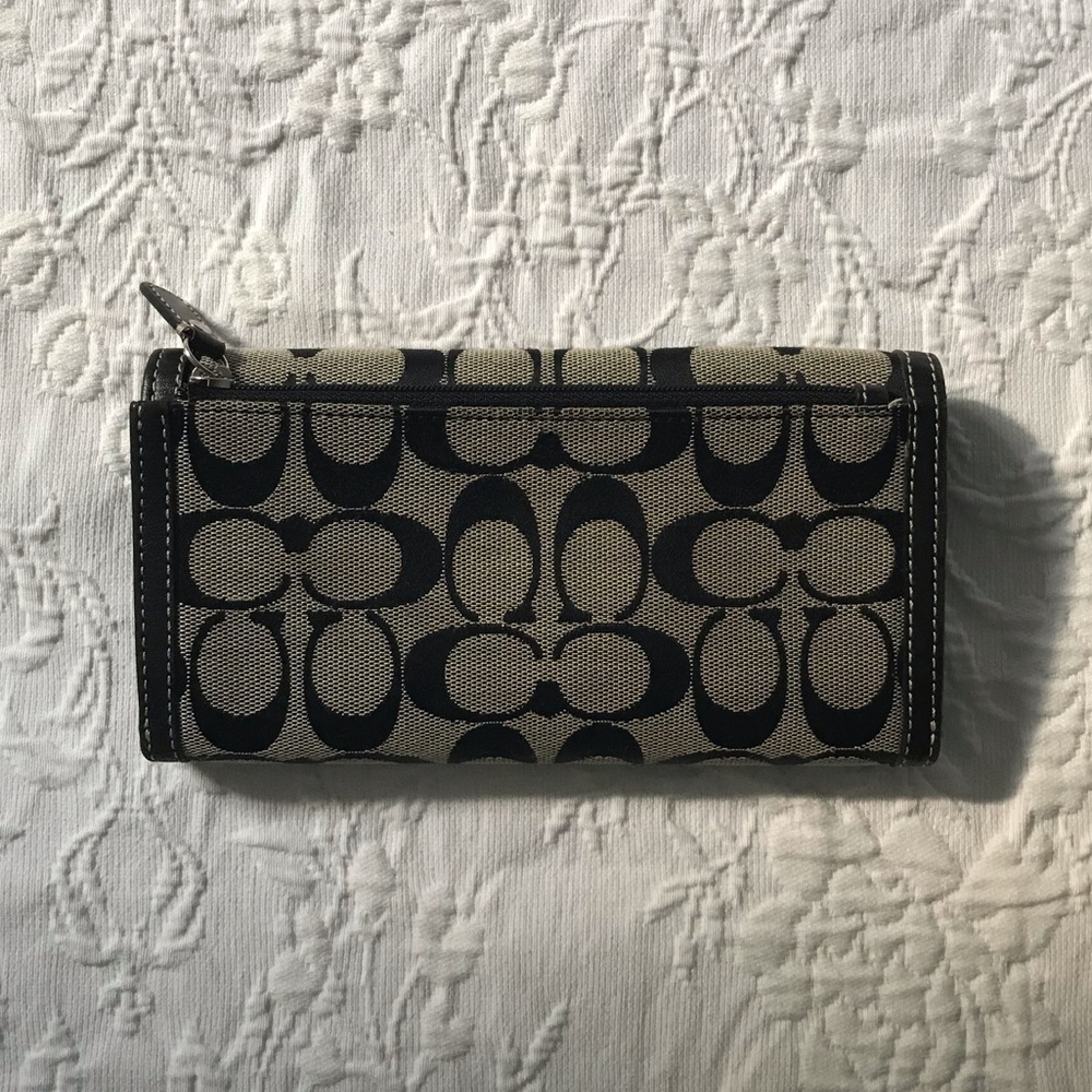 Coach Logo Wallet - Picture 2 of 3